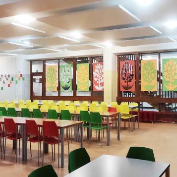 Akustické oblaky strop a filcové dekorácie stena